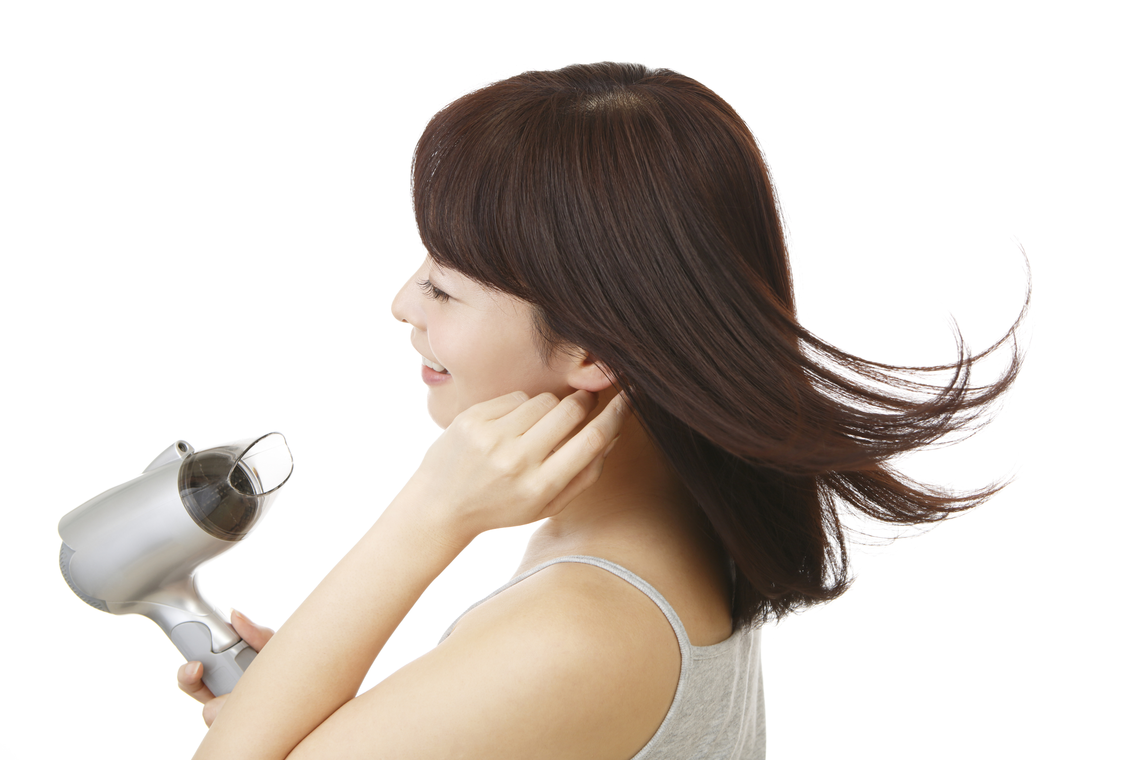 微笑女性吹整柔順秀髮